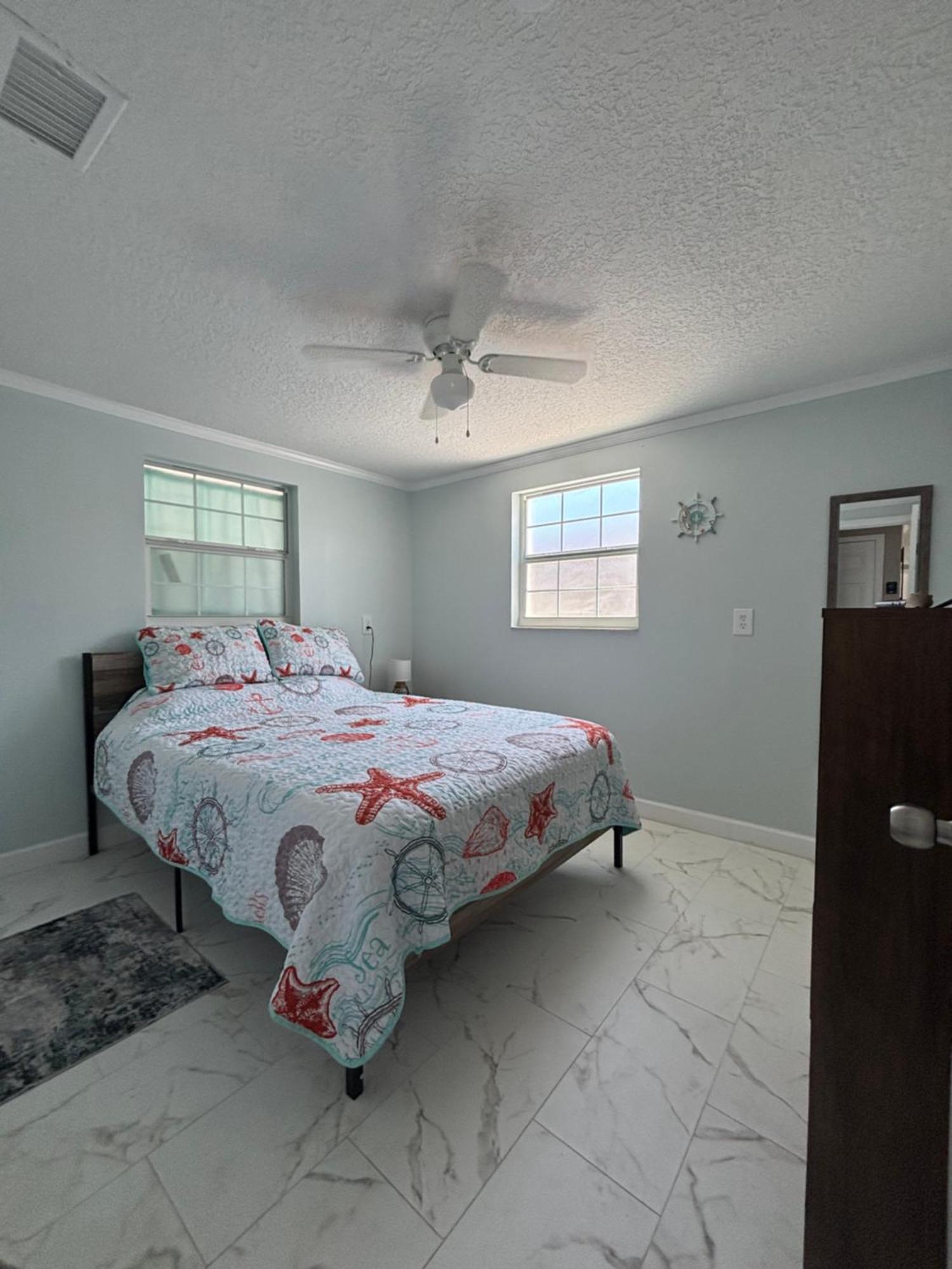 Gorgeous Seaside Seashell Cottage! 哈得逊 外观 照片